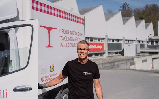 Un pallet di frutta e verdura donata nel magazzino logistico di Winterthur dell’organizzazione umanitaria «Tavolino Magico», come immagine simbolica del tema «Food Waste / Food Save», per richiamare l’attenzione sulle differenze tra le date di scadenza «da consumarsi preferibilmente entro» e «da consumarsi entro». 