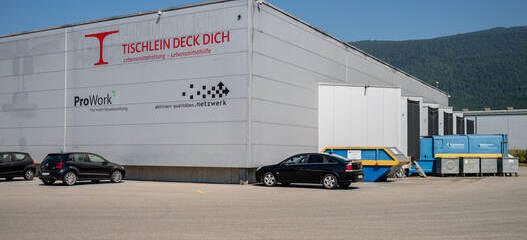 Aussenansicht des Logistikstandorts Grenchen der Foodsave-Organisation Tischlein deck dich.