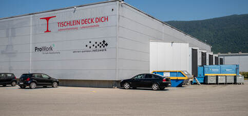 Aussenansicht des Logistikstandorts Grenchen der Foodsave-Organisation Tischlein deck dich.